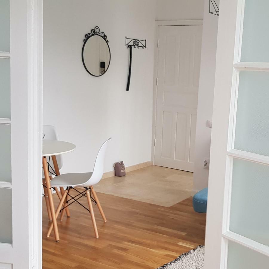 Апартаменты Old Town Apartament Тырговиште Экстерьер фото