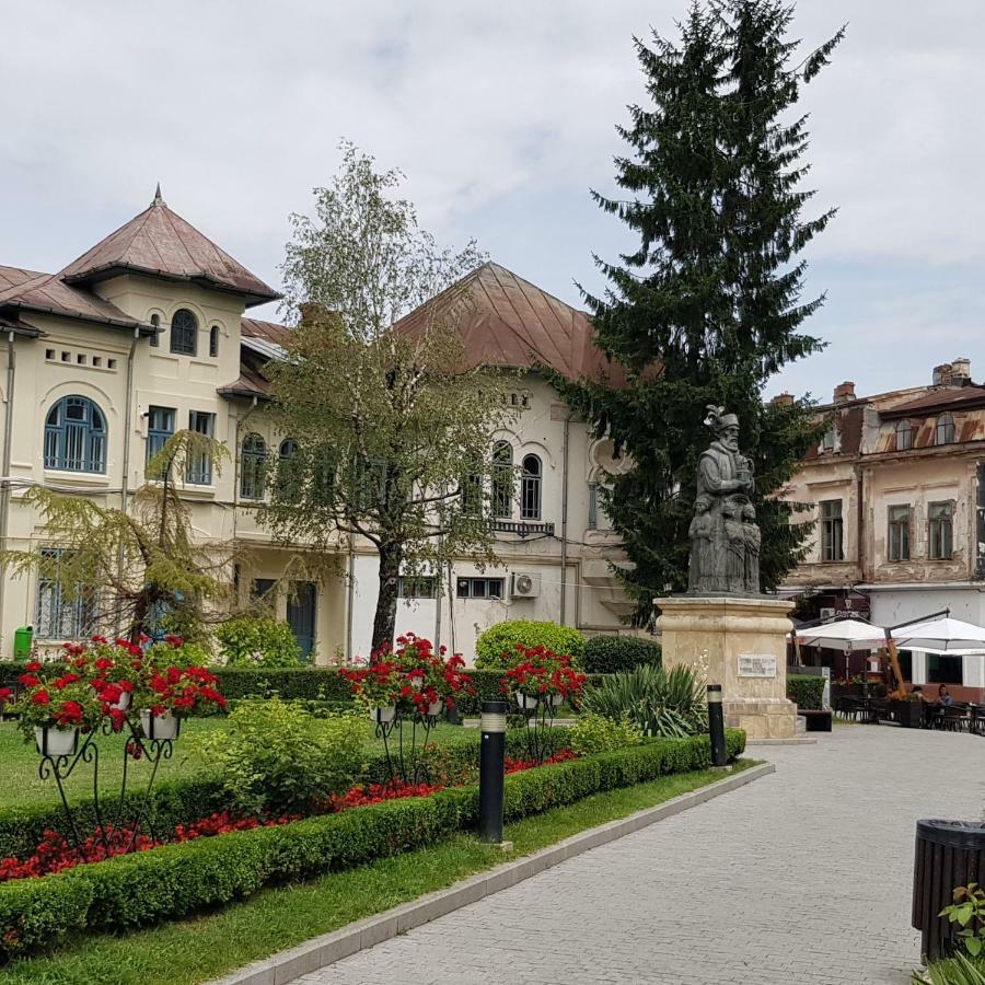 Апартаменты Old Town Apartament Тырговиште Экстерьер фото